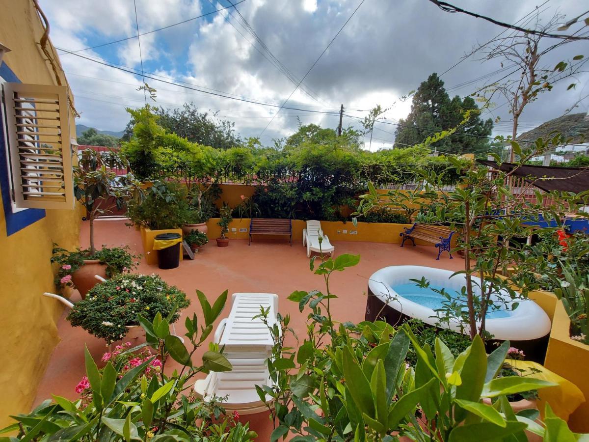 Casa Maestro Lelo - Acogedora Casa Rural Canaria Con Patios Y Jardines De Flores Las Palmas de Gran Canaria Exterior photo